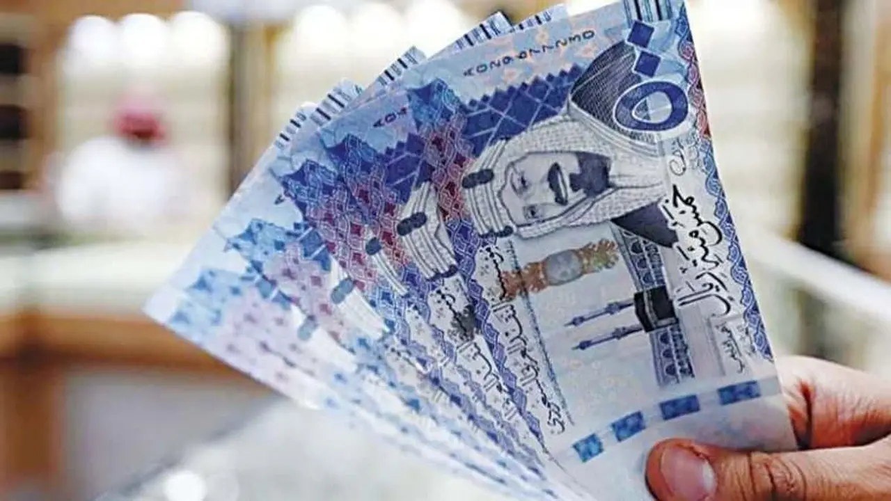 تحديثات الصرف.. سعر الريال السعودي أمام الجنيه في تعاملات الجمعة بالبنوك المصرية